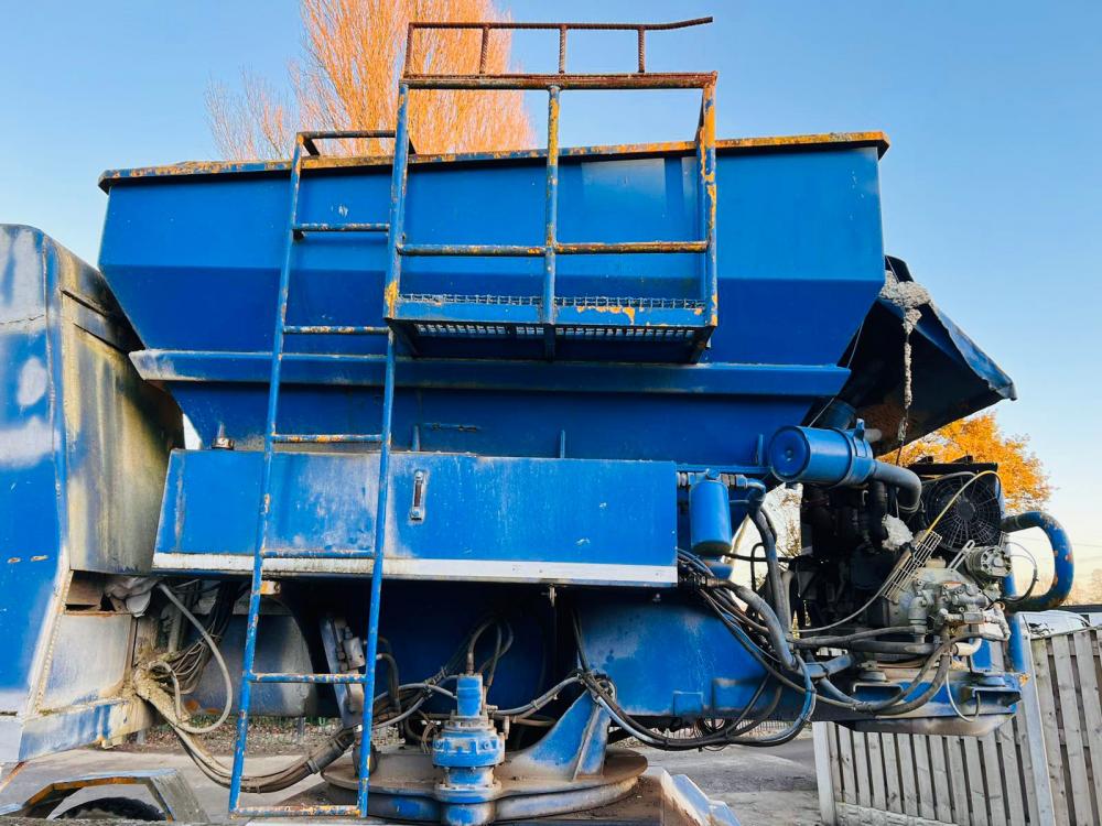 BIANCO PUMPZ SPEEDY SELF PROPELLED CONCRETE CHUTE C/W ROTATING CONVAYOR