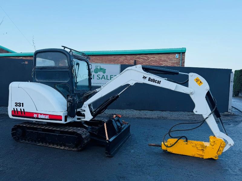 BOBCAT 331 EXCAVATOR*C/W HYDRAULIC HAMMER*404 HOURS*VIDEO*