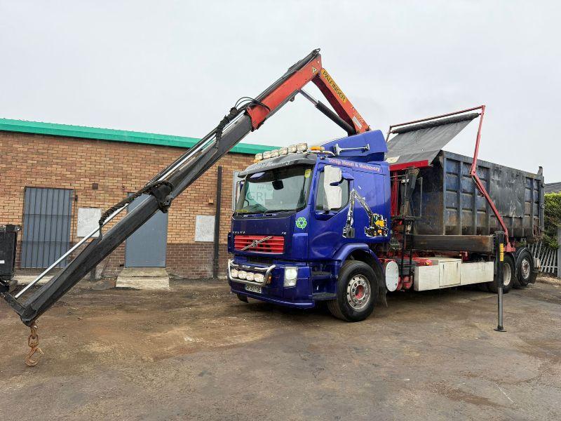 VOLVO FE320 HOOK LOADER LORRY*C/W PALFINGER CRANE*VIDEO*