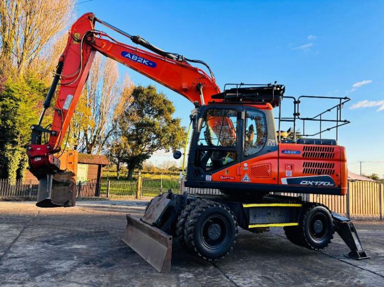 DOOSAN DX170W 4WD WHEELED EXCAVATOR *YEAR 2016* C/W HYDRAULIC TILITING QH *VIDEO*