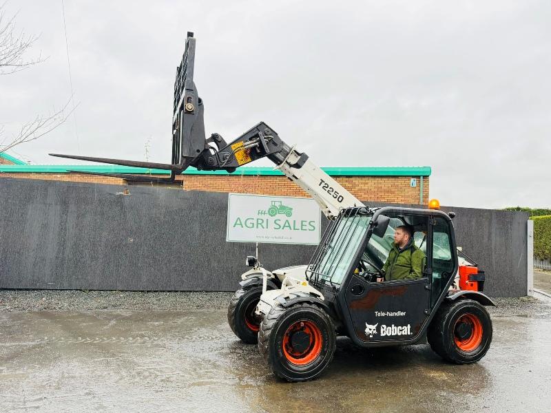 BOBCAT T2250 TELEHANDLER*YEAR 2014*3686 HOURS*AG SPEC*VIDEO*