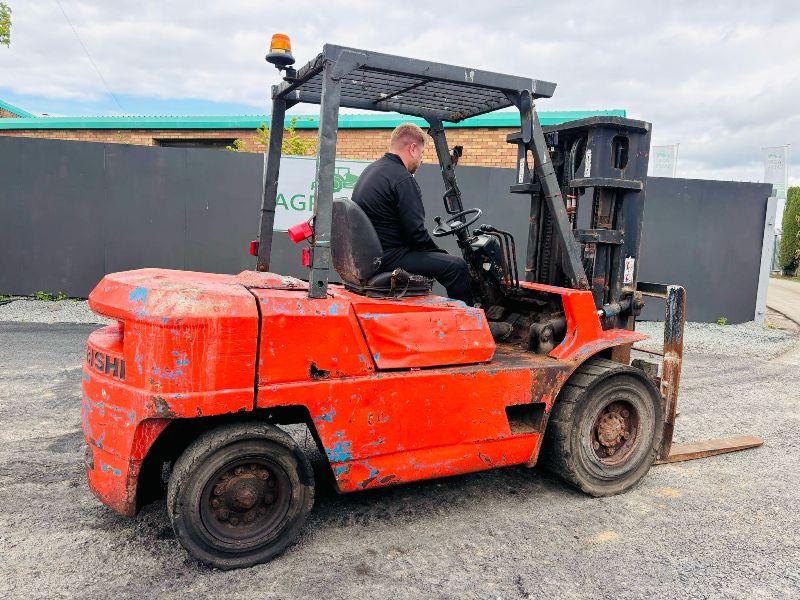 MITSUBISHI FD40 CONTAINER SPEC FORKLIFT 2 STAGE MAST*C/W PALLET TINES*VIDEO*