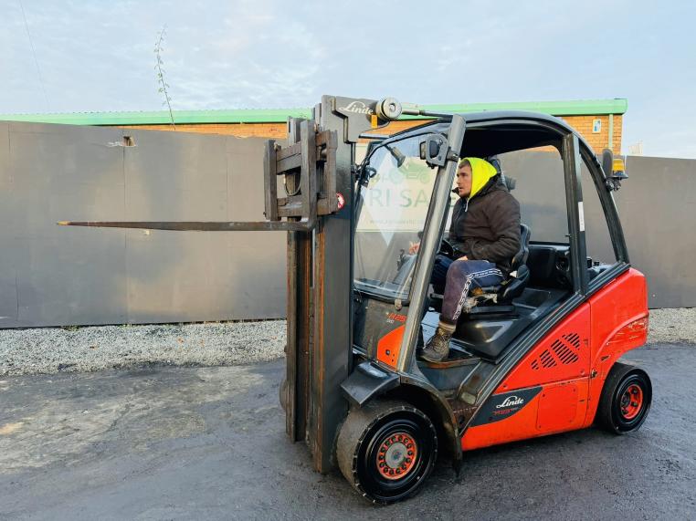 LINDE H25D-02 FORKLIFT*YEAR 2015*C/W PALLET TINES*VIDEO*