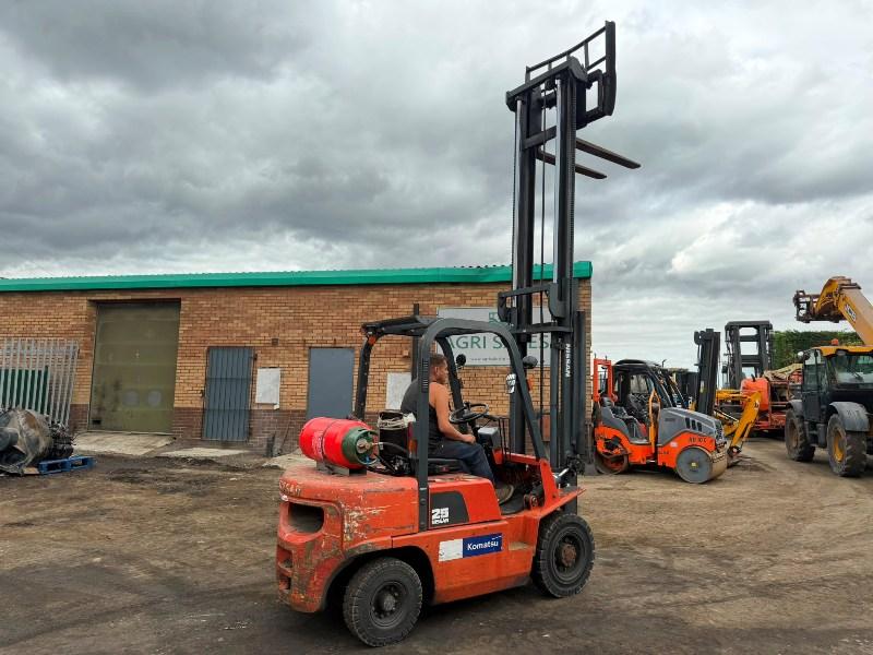NISSAN PJ02A25 FORKLIFT*C/W PALLET TINES*VIDEO*