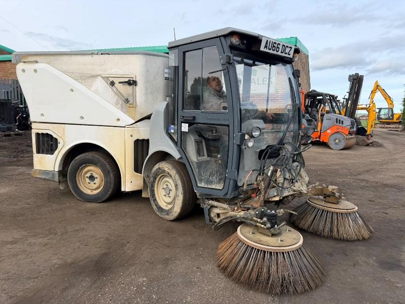HAKO BEHAELTER ARTICULATED ROAD SWEEPER*YEAR 2016*VIDEO*