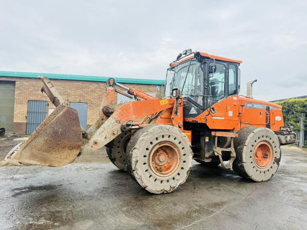 DOOSAN DL200-3 LOADING SHOVEL* C/W BUCKET*YEAR 2015*VIDEO*