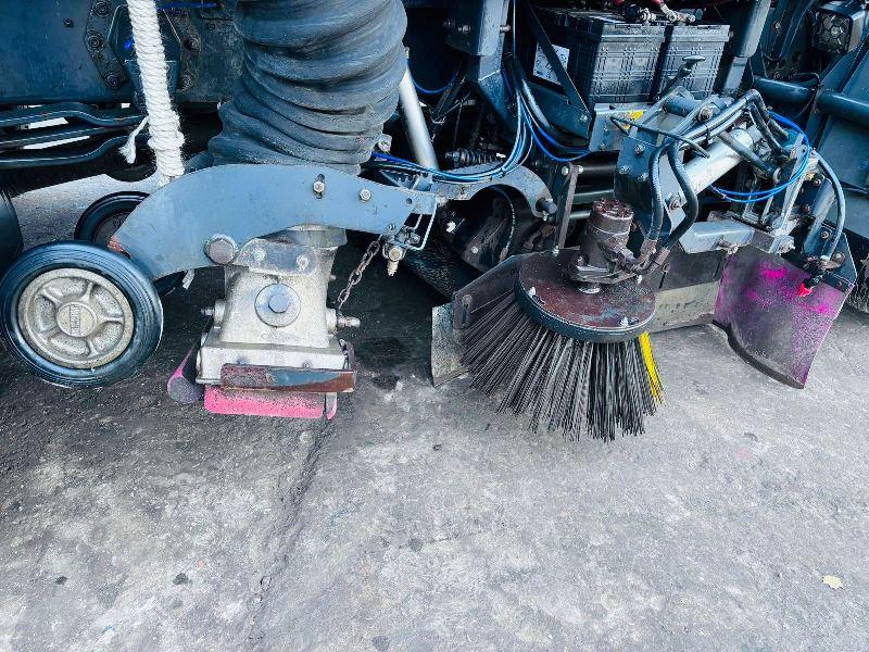 DAF LF55 4X2 JOHNSTON ROAD SWEEPER C/W MANUAL GEAR BOX *VIDEO*