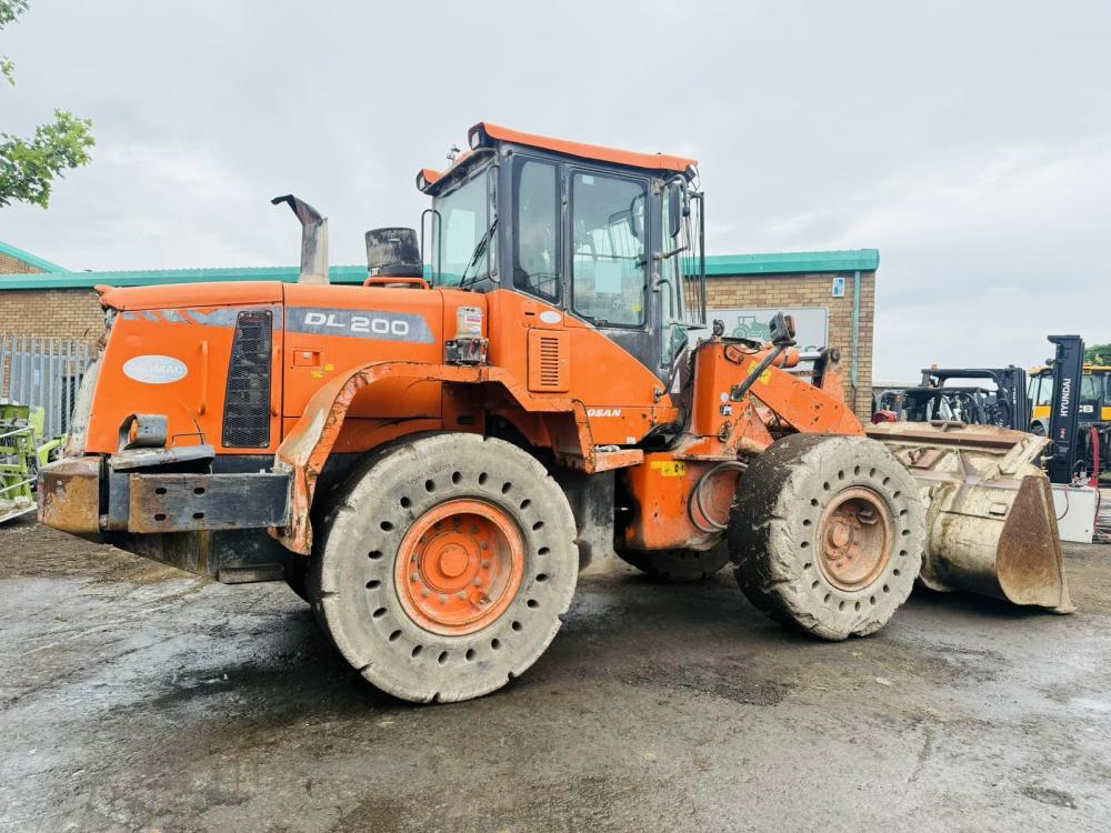 DOOSAN DL200-3 LOADING SHOVEL* C/W BUCKET*YEAR 2015*VIDEO*