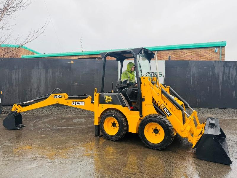JCB 1CX BACKHOE DIGGER*C/W BUCKET*VIDEO*
