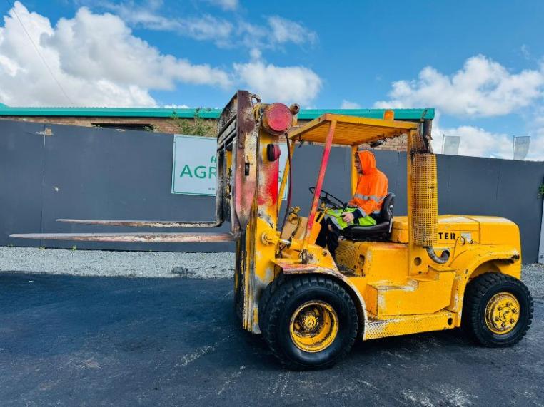 HYSTER CONTAINER SPEC FORKLIFT*C/W FORK POSITIONER AND SIDESHIFT*VIDEO*