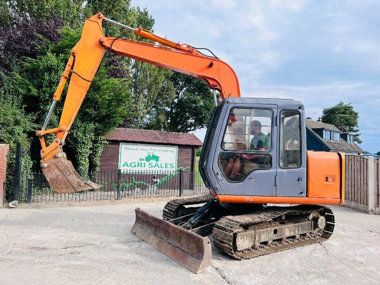 HITACHI EX60-3 TRACKED EXCAVATOR C/W BUCKET & BLADE *VIDEO*