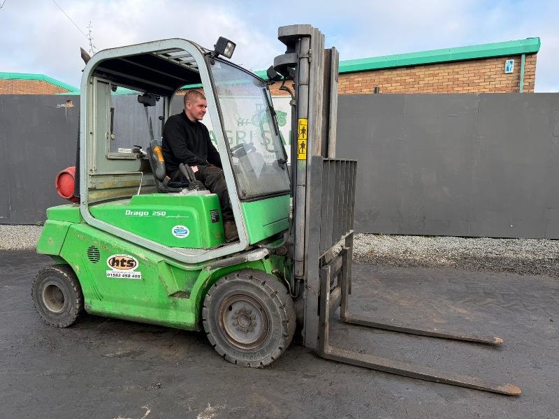 DRAGO 250 3 STAGE MAST FORKLIFT*C/W SIDESHIFT*VIDEO*
