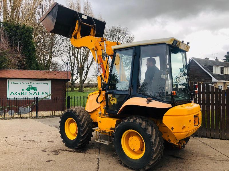 JCB 2CX FARM MASTER C/W PICK UP HITCH,BUCKET & PALLET FORKS * ONLY 4382