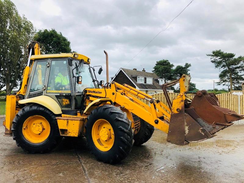 JCB 4CX SITEMASTER BACKHOE DIGGER C/W HYDRAULIC BREAKER & 8 X REAR BUCKETS