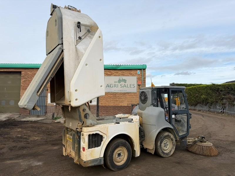 HAKO BEHAELTER ARTICULATED ROAD SWEEPER*YEAR 2016*VIDEO*