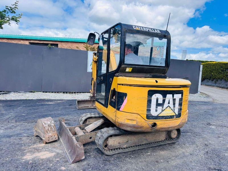 CATERPILLAR 302.5C EXCAVATOR *C/W 2 BUCKETS* READING 3620 HOURS*VIDEO*