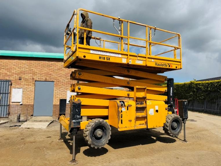 HAULOTTE H18SX 4WD SCISSOR LIFT*2514 HOURS*YEAR 2015*VIDEO*