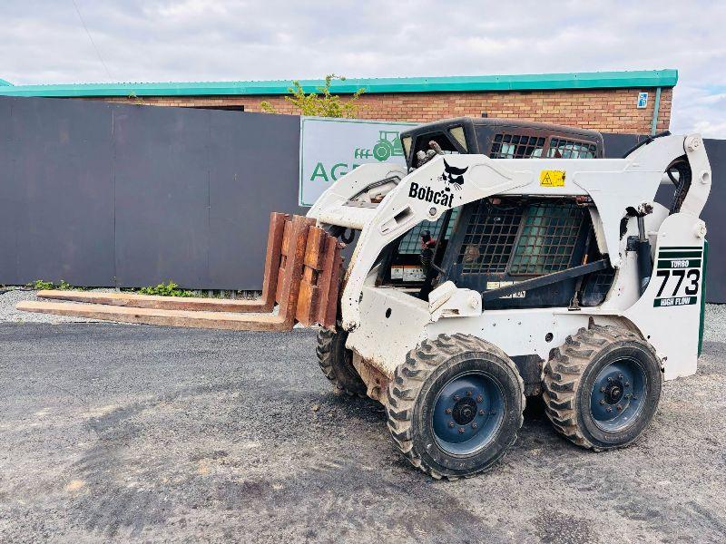 BOBCAT 773 HIGH LIFT TURBO SKIDSTEER*C/W PALLET TINES*VIDEO*