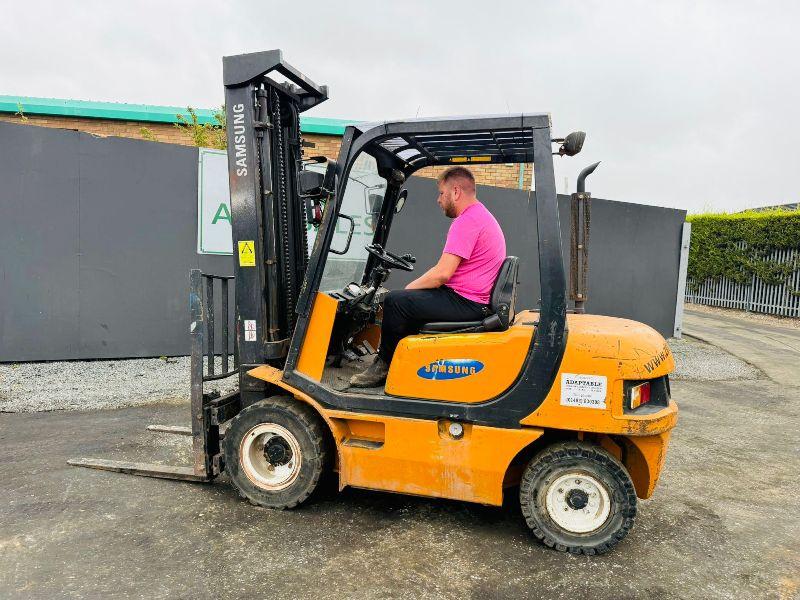 SAMSUNG 2 STAGE MASTED FORKLIFT*C/W YANMAR ENGINE*VIDEO*