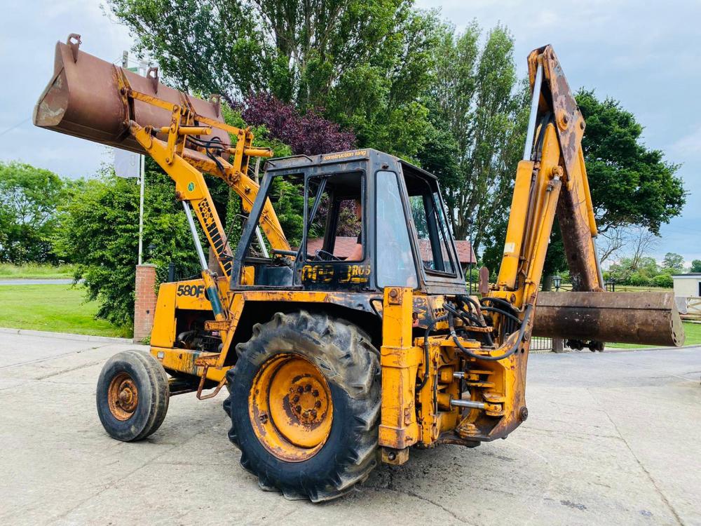 CASE 580F BACKHOE DIGGER C/W BUCKET