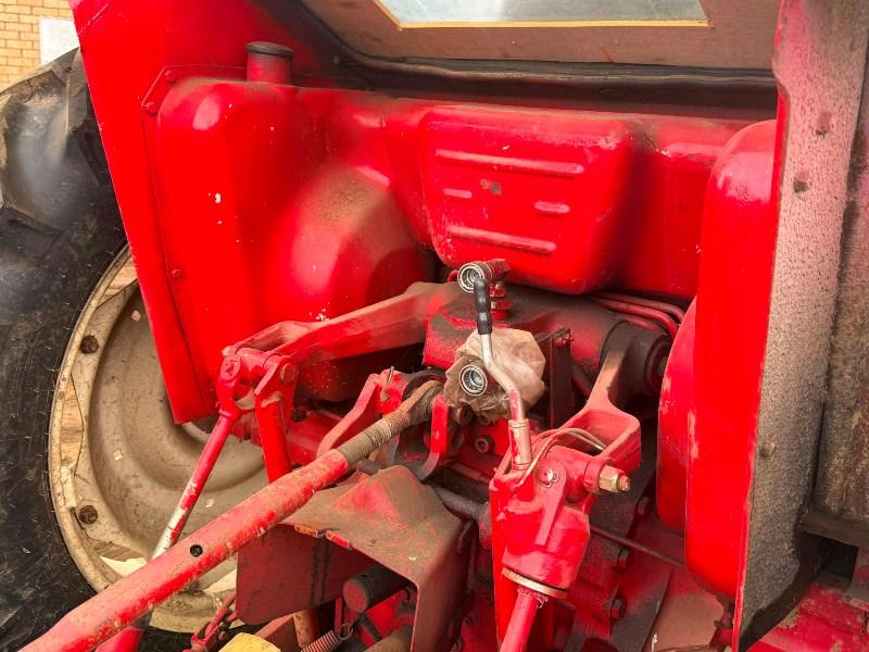 CASE INTERNATIONAL 684 TRACTOR*C/W MOWER*VIDEO*