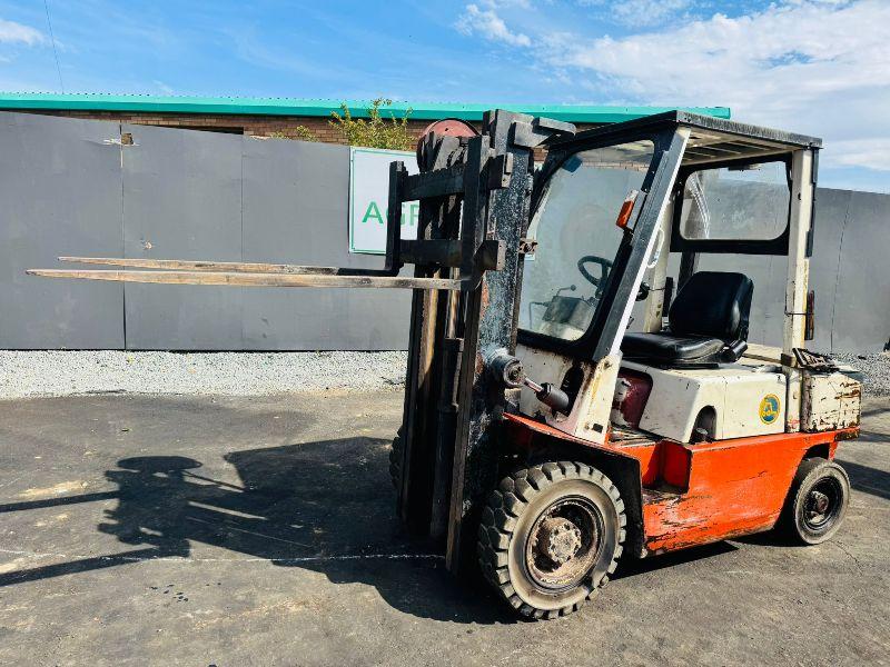 NISSAN A25 CONTAINER SPEC DIESEL FORKLIFT*C/W PALLET TINES*VIDEO*