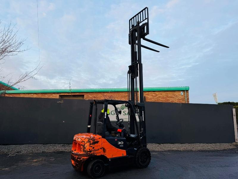 DOOSAN D30S-5 FORKLIFT*YEAR 2011*C/W PALLET TINES*VIDEO*