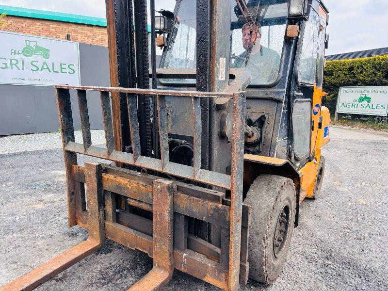 SAMUK SF40D FORKLIFT *C/W PALLET TINES*VIDEO*