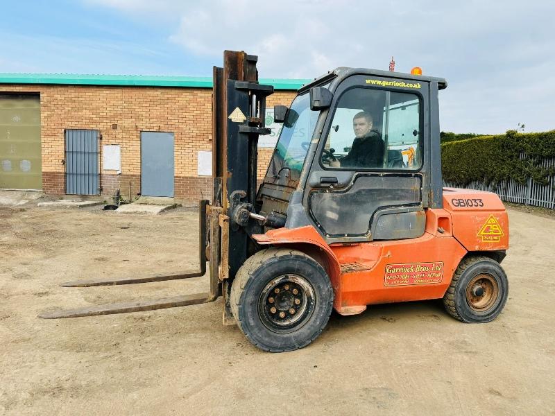 TOYOTA 02-7F040 FORKLIFT*C/W PALLET TINES*VIDEO*