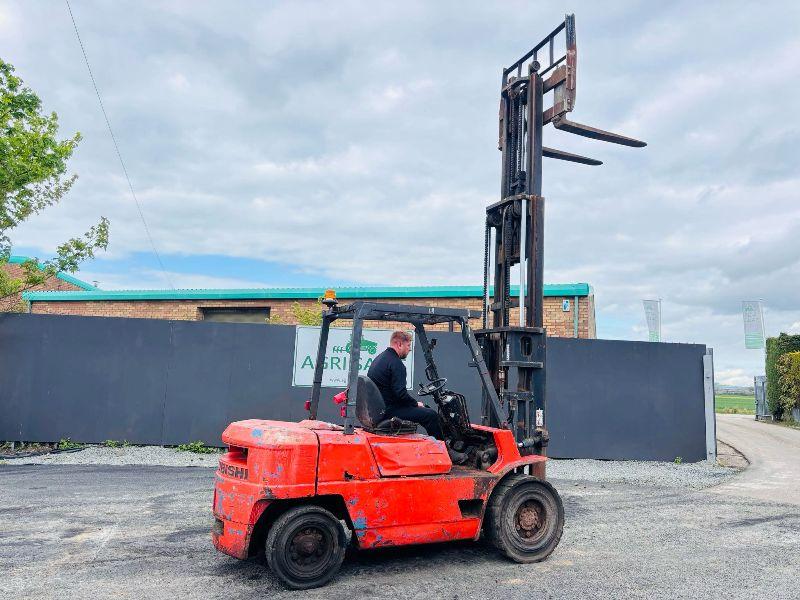 MITSUBISHI FD40 CONTAINER SPEC FORKLIFT 2 STAGE MAST*C/W PALLET TINES*VIDEO*