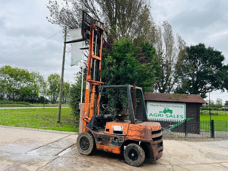 TOYOTA 02-2FD35 DIESEL FORK LIFT C/W 3 STAGE MAST *VIDEO*