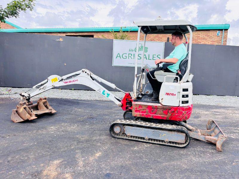 TAKEUCHI TB215R MINI EXCAVATOR*YEAR 2019*C/W 3 BUCKETS/RIPPER*VIDEO*