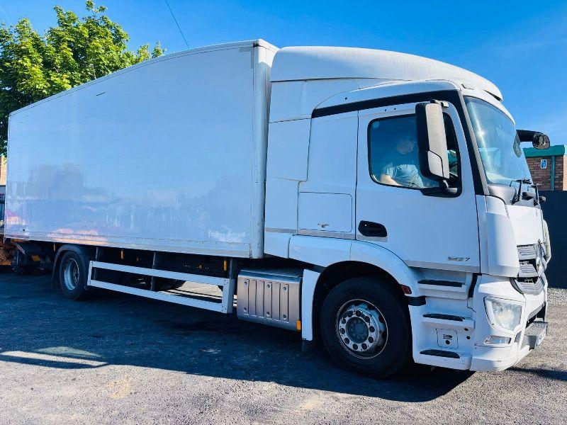 MERCEDES ACTROS 1827 4X2 BOX LORRY *C/W TUCK AWAY TAIL LIFT*VIDEO*