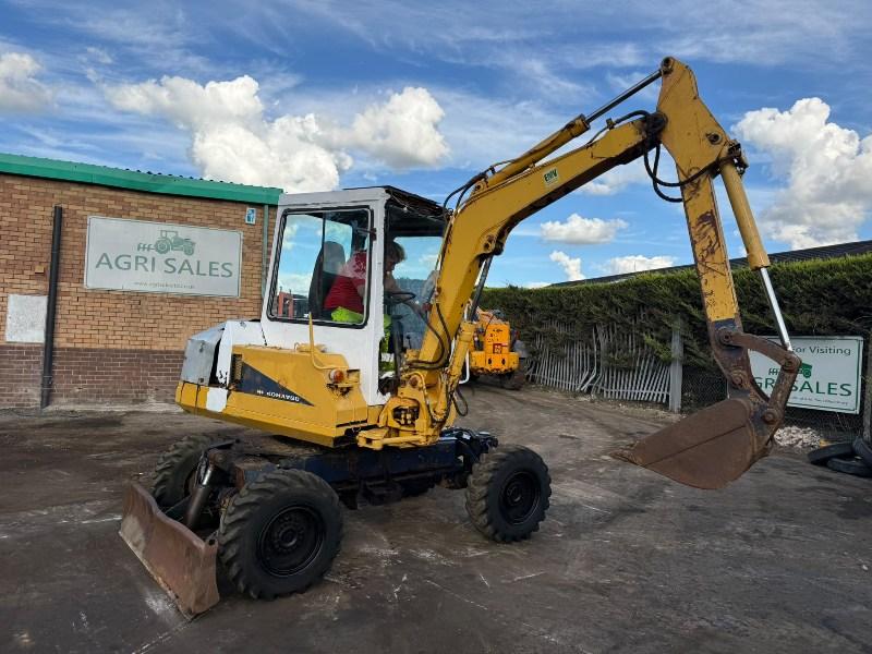 KOMATSU PW30 WHEELED EXCAVATOR*C/W BUCKET*VIDEO*