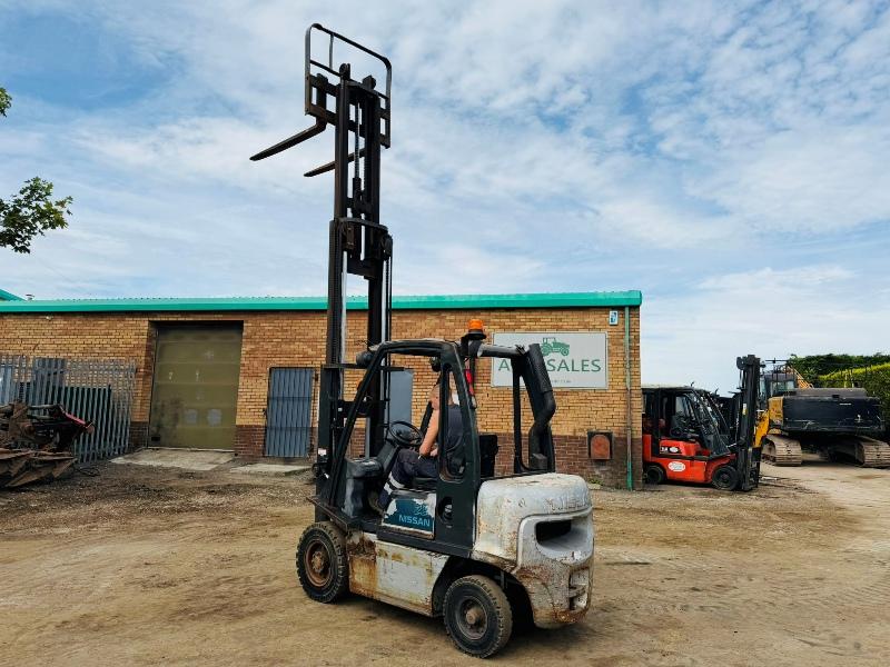 NISSAN FD02A25Q FORKLIFT*C/W PALLET TINES*VIDEO*