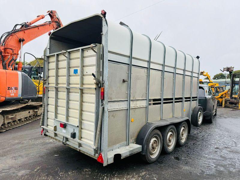 IFOR WILLIAMS TRI AXLE 14FT X 7FT CATTLE TRAILER*C/W 2 PARTITIONS*VIDEO*