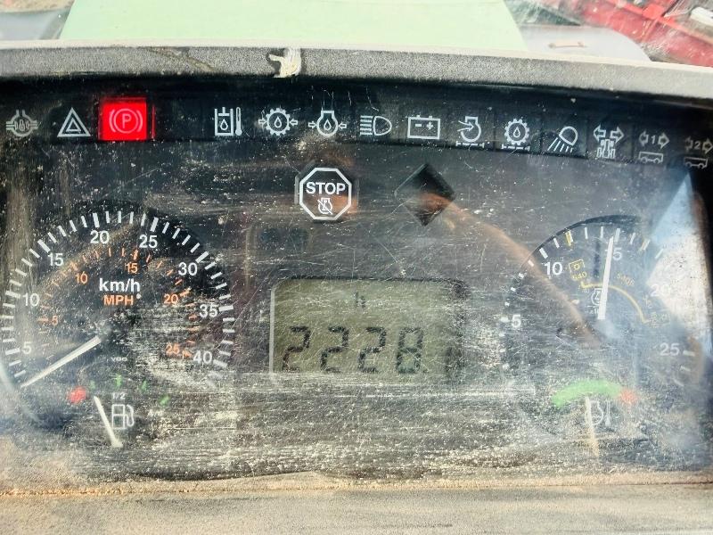 JOHN DEERE 6600 TRACTOR*C/W FRONT & REAR LINKAGE*VIDEO*