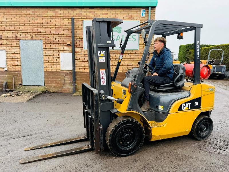 CATERPILLAR GP25NT FORKLIFT*C/W PALLET TINES*YEAR 2013*VIDEO*
