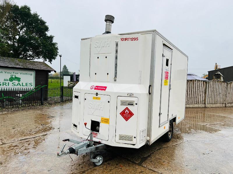 SINGLE AXLE SHOWER BLOCK C/W HONDA GENERATOR *VIDEO*