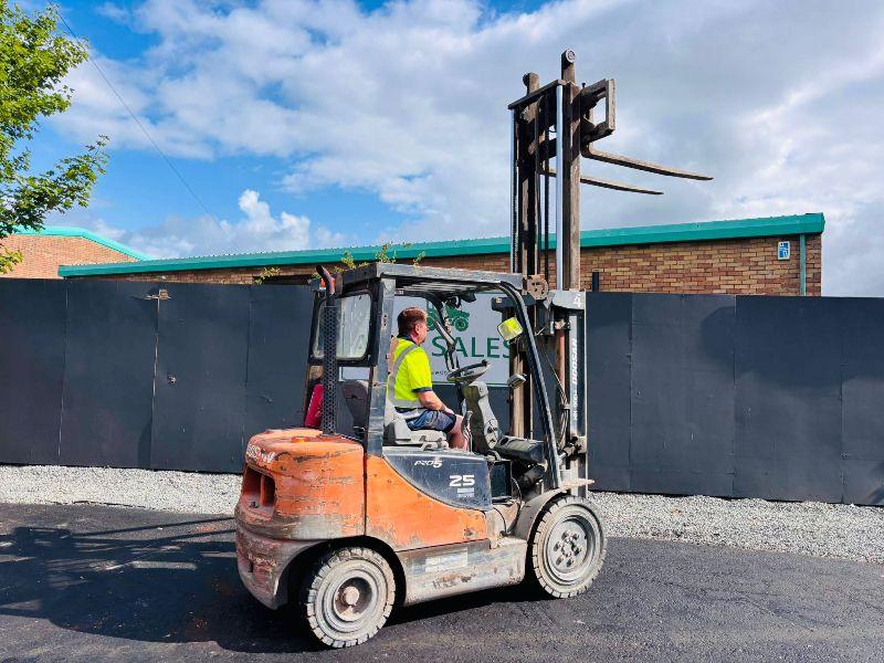 DOOSAN D25S-5 2 STAGE MAST FORKLIFT*YEAR 2012*VIDEO*