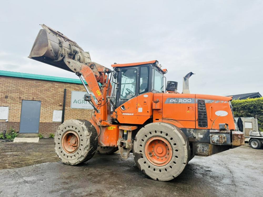 DOOSAN DL200-3 LOADING SHOVEL* C/W BUCKET*YEAR 2015*VIDEO*