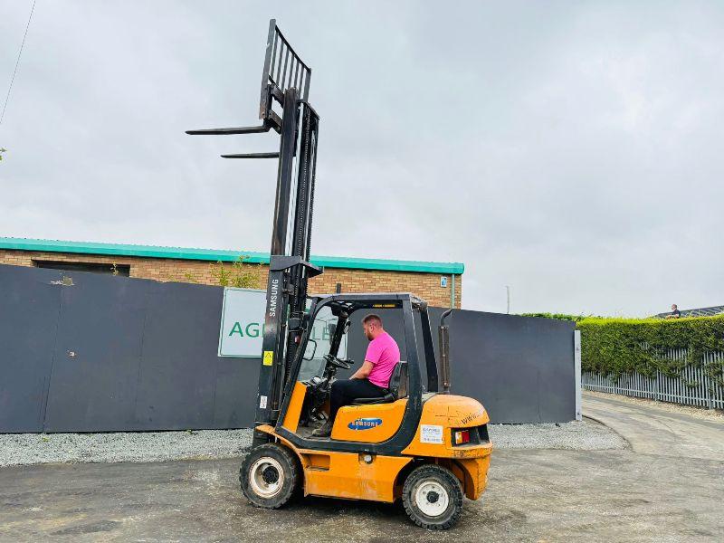 SAMSUNG 2 STAGE MASTED FORKLIFT*C/W YANMAR ENGINE*VIDEO*