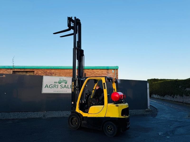 HYSTER H3.0FT CONTAINER SPEC FORKLIFT*C/W PALLET TINES*YEAR 2017*VIDEO*