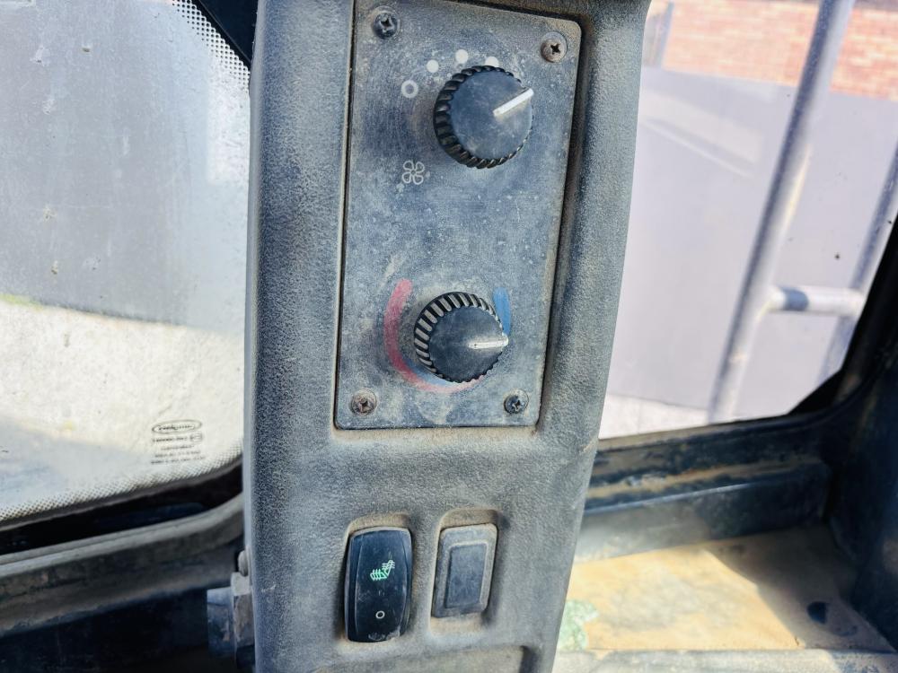 BELL L1506E LOADING SHOVEL *C/W BUCKET*YEAR 2016* READING 8682 HOURS*VIDEO*