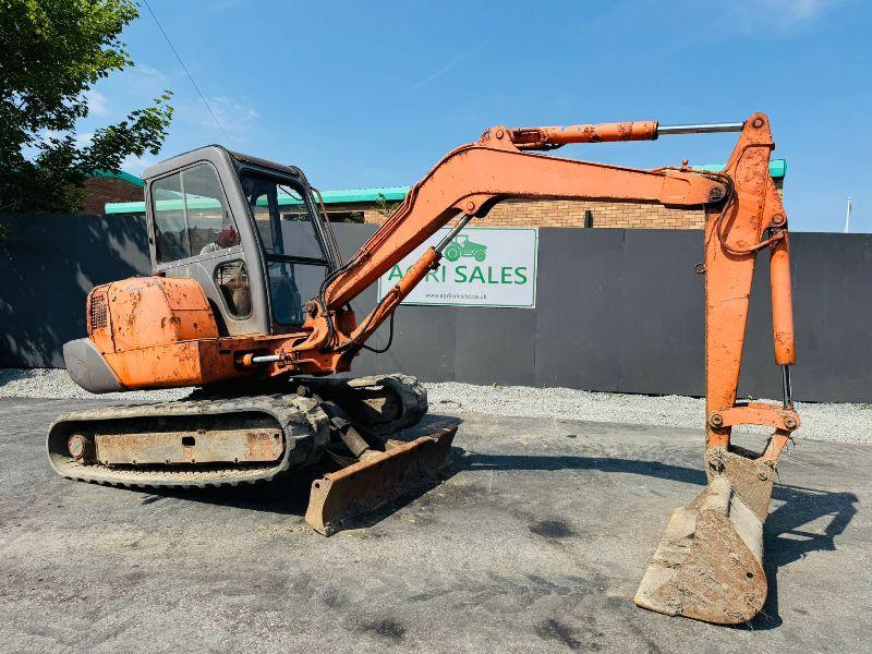 HITACHI RUBBER TRACK EXCAVATOR*TRACKING ISSUE*C/W BUCKET*VIDEO*