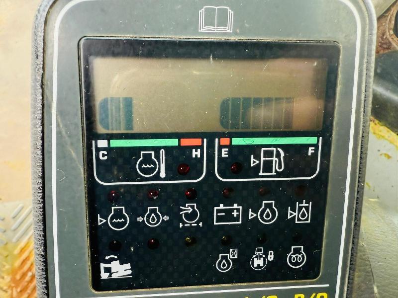 KOMATSU PC210 TRACKED EXCAVATOR*C/W BUCKET*VIDEO*