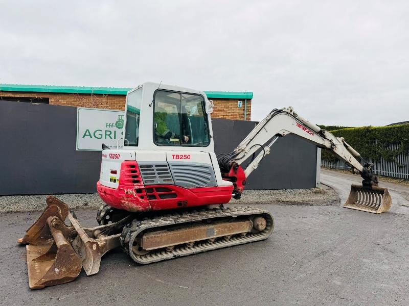 TAKEUCHI TB250 TRACKED EXCAVATOR*C/W 3 BUCKETS*YEAR 2015*VIDEO*