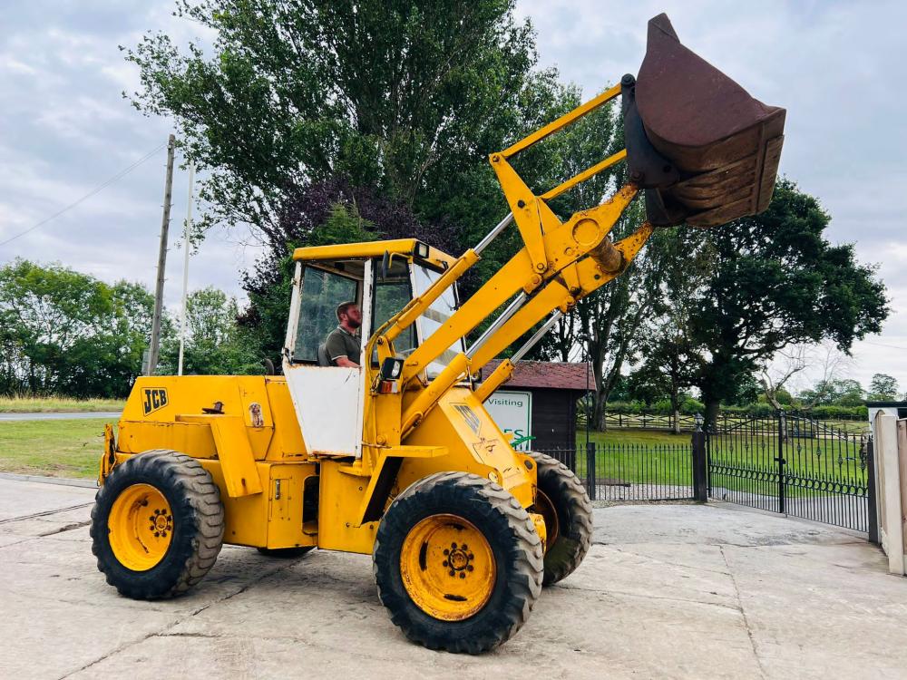 JCB 410 4WD LOADING SHOVEL C/W BUCKET 