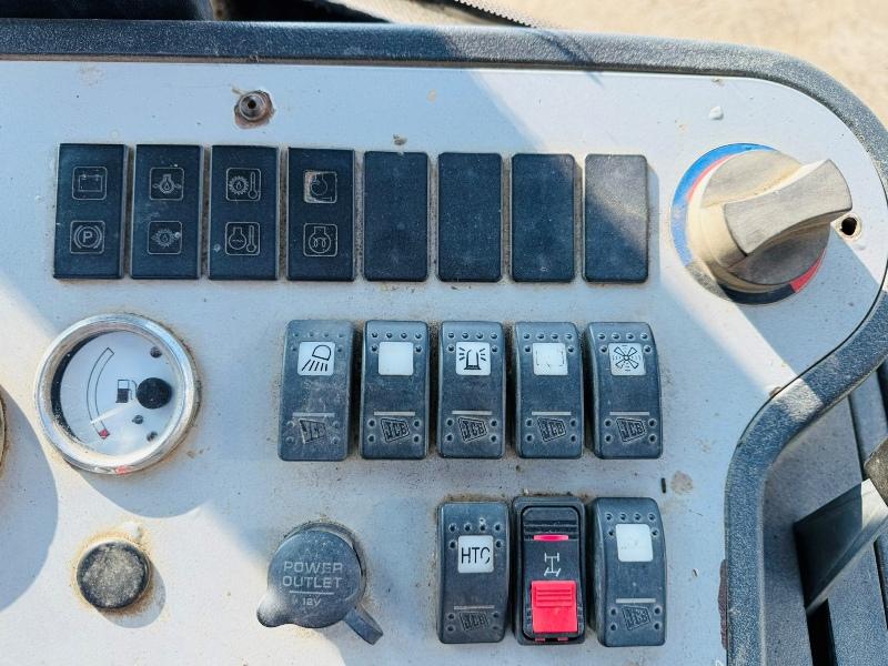 JCB 2CX 4WD BACKHOE DIGGER * C/W THREE IN ONE BUCKET & PECKER*VIDEO*