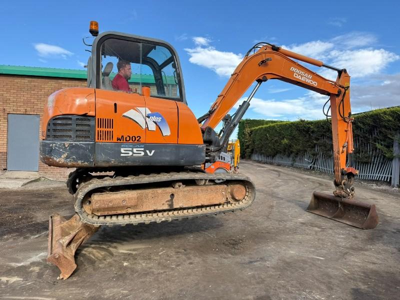 DOOSAN SOLAR 55-VPLUS EXCAVATOR*C/W BUCKET*VIDEO*